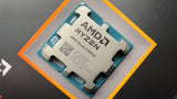 معالج AMD Ryzen 9 9950X بـ 16 نواة و32 خيطًا وتردد يصل إلى 5.7 جيجاهرتز وذاكرة تخزين مؤقتة L3 سعة 64 ميجابايت ويدعم ذاكرة DDR5 وPCIe 5.0 ورفع تردد التشغيل باستخدام TDP بقدرة 170 وات